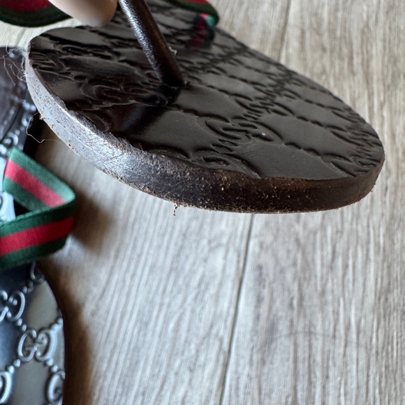 Gucci Dark Brown Sandals with Signature Green and Red Straps Authentic. - Picture 8 of 16